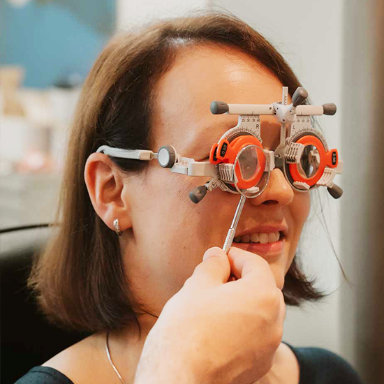 Sehtest mit Refraktionsbrille